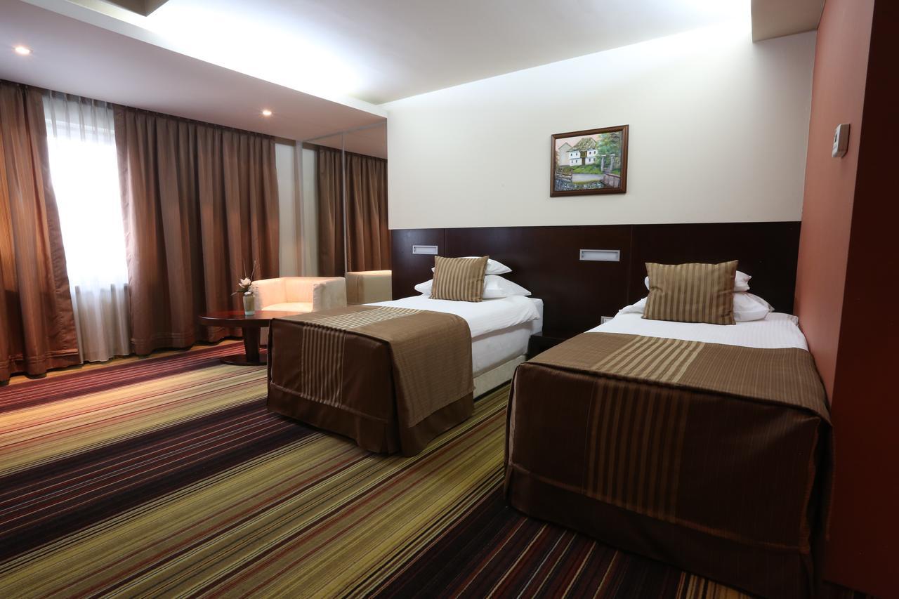 Hotel ゼニツァ エクステリア 写真